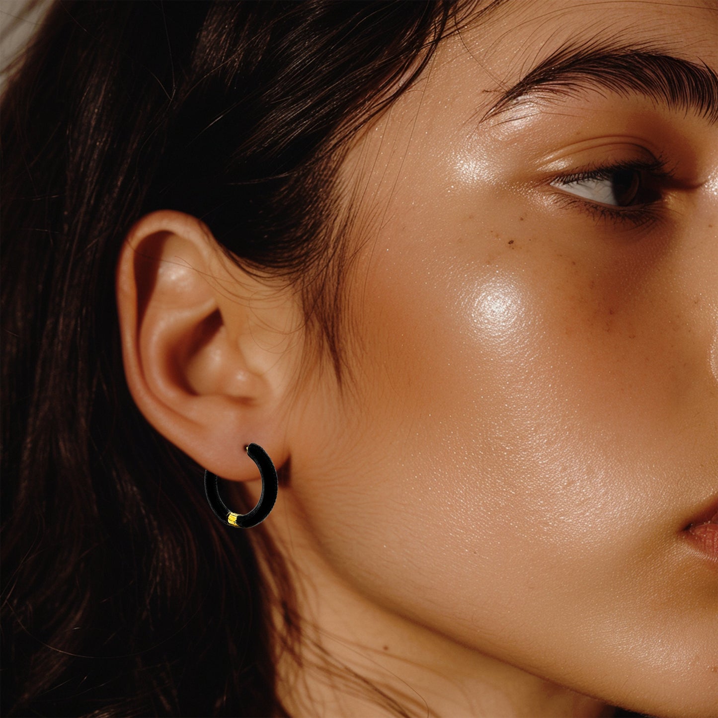 Black gold Huggie Hoop Earring, Helix Hoop, Black Hoop Earrings, Two Tone Hoop Earrings, Black and Gold Earrings, Minimalist, A428
