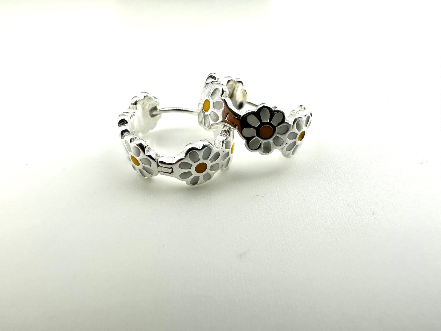 Flower Hoop Earrings in Silver Daisy Flower Hoops, Every day earrings Silver Gift for her mum sister daughter or friend, A299