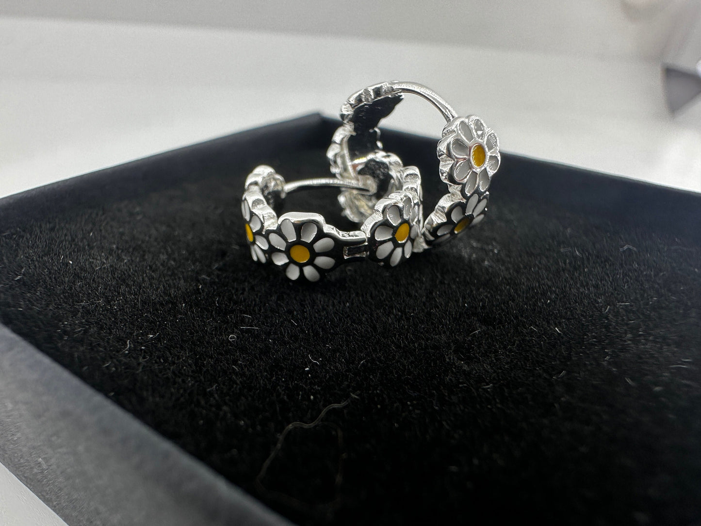 Flower Hoop Earrings in Silver Daisy Flower Hoops, Every day earrings Silver Gift for her mum sister daughter or friend, A299