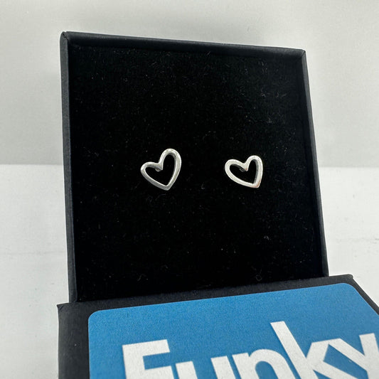 Dainty earrings, heart earrings for women, silver studs, everyday earrings, heart, dainty earrings, gift for her, gift for wifee, A303