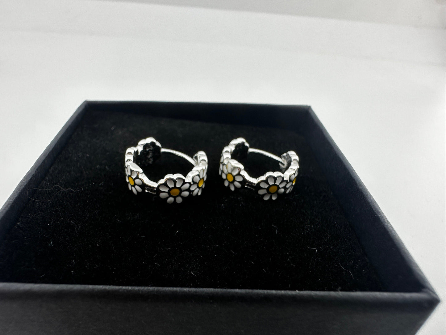 Flower Hoop Earrings in Silver Daisy Flower Hoops, Every day earrings Silver Gift for her mum sister daughter or friend, A299
